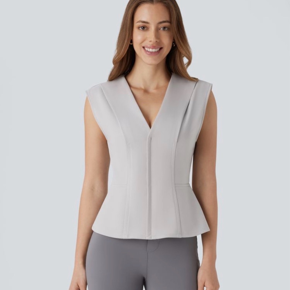 HALARA SculptKnit Sleeveless V-Neck Top
